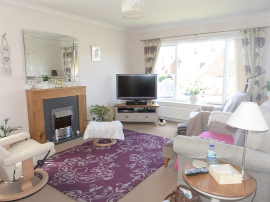 2 bedroom detached bungalow to rent - Photo 1