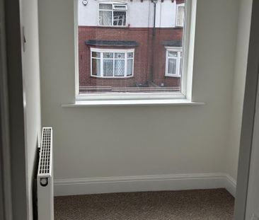 3 bedroom end of terrace house to rent - Photo 3