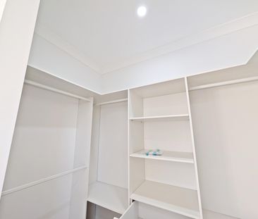 Spacious 6-Bedroom Family Home Now Available To Rent - Photo 1
