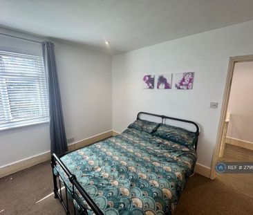 3 bedroom maisonette to rent - Photo 2