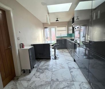 3 bedroom semi-detached house to rent - Photo 5