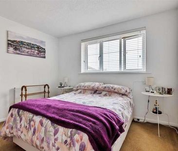 Lowestoft Drive, Cippenham, SL1 - Photo 5