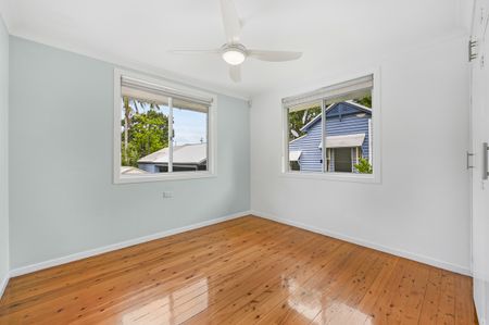 Stylish Multi-Level Home Close to Toowoomba CBD - Photo 2