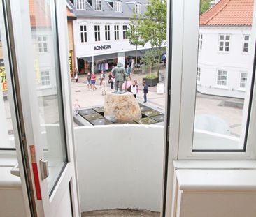 Super fin 2-værelses med lille altan midt i gådagen. - Foto 2