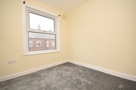 61, Cross Flatts Terrace, Leeds, West Yorkshire, LS11 7PD - Photo 2