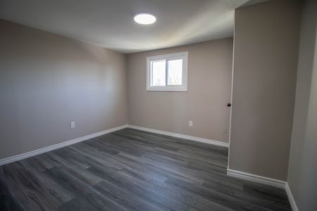 Convenient 2-Bedroom Upper Unit in Heart of Welland - Photo 3