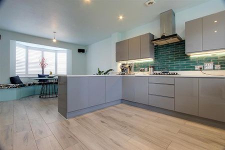 4 bedroom detached house to rent - Photo 3