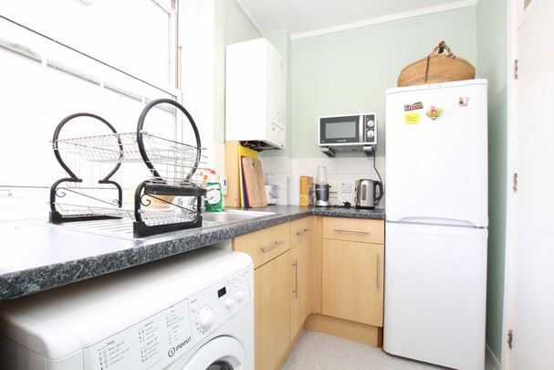 Studio to rent - Photo 1