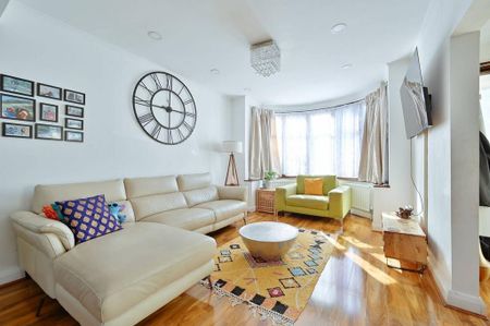4 bedroom end of terrace house to rent - Photo 4