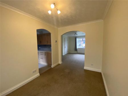 3 bedroom semi-detached house to rent - Photo 3