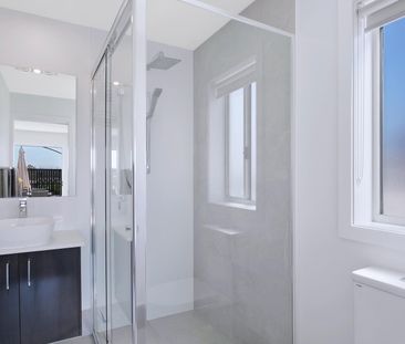 STUNNING TRI-LEVEL TOWNHOUSE - Photo 6