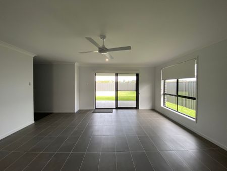 Four bedroom family home - Photo 3
