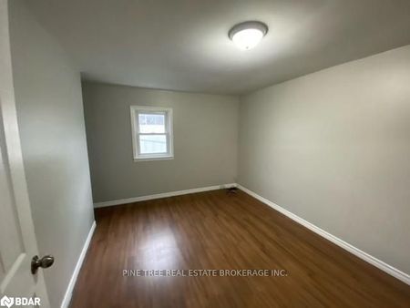 Detached Home For Lease | S7282268 - Photo 3