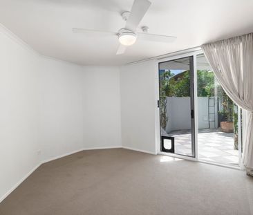 2/57 Lambert Street, Kangaroo Point, Qld 4169 - Photo 2