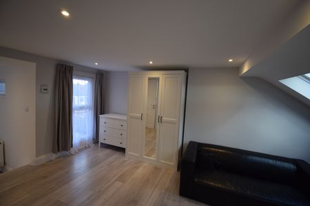 Studio Flat, Caulfield Road, E6 - Photo 2