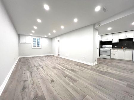 For Lease - 126 Thicketwood Boulevard, Whitchurch-Stouffville, Ontario - Photo 2