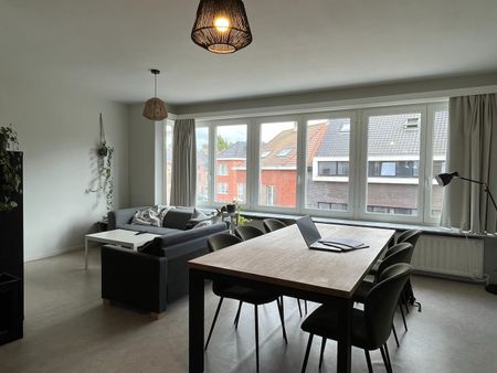 Energiezuinig twee slaapkamer appartement op wandelafstand van het Gentse Sint-Pieterstation en UZ Gent. - Photo 2