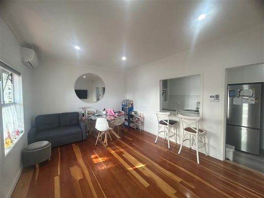 1 BEDROOM - KOHI RD - FURNISHED - Photo 1