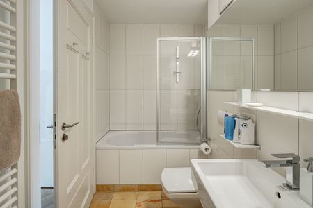 Sunny 2.5-room apartment in rear building for rent - Photo 2