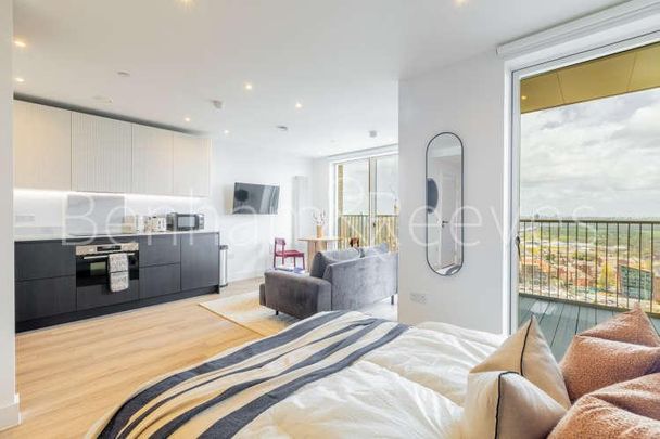 Heartwood Boulevard, Acton, W3 - Photo 1