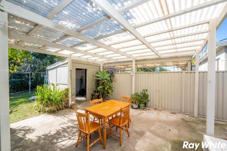 CHARMING 3 BEDROOM HOME!! - Photo 3