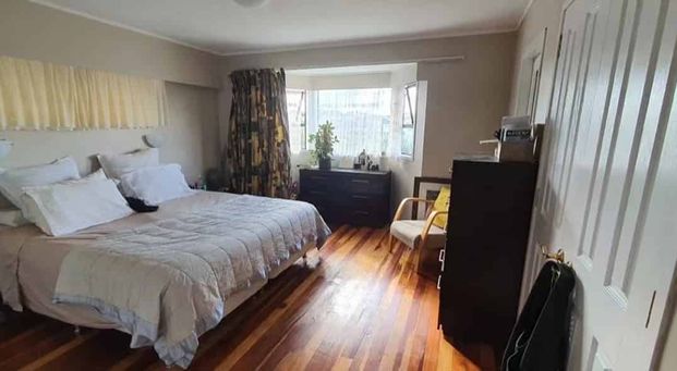 A lovely free standing family home - Photo 1