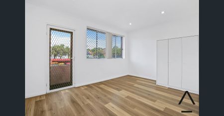 Stylish Ground Floor 2-Bedroom Apartment in Prime Wiley Park Location - Photo 3