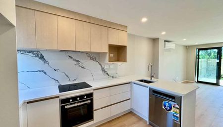 BRAND NEW 3 BEDROOM in Glen Eden! - Photo 4