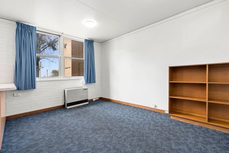 Centrally Located, Ground Floor Apartment - Hospital Precinct - Photo 4