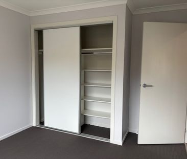 Great Family Living in Roxburgh Park - Photo 6