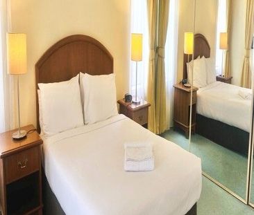 Spacious, Fully Furnished 2 Bedroom Villa Within Gated Community - Photo 5