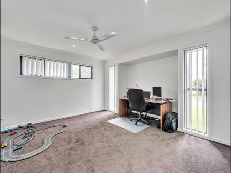 Spacious Family Living in a Quiet, Leafy Pocket - Photo 4