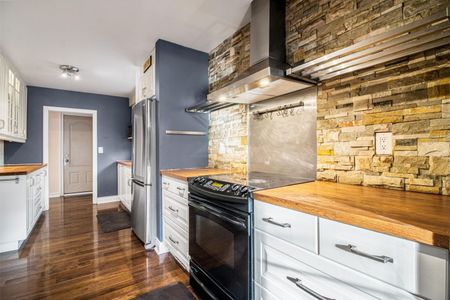 For Lease - 6 Erlesmere Avenue, Brampton, Ontario - Photo 4