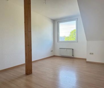 Helle Dachgeschosswohnung mit PKW Stellplatz - Foto 5