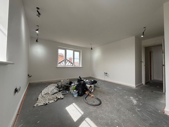 2 Bed Flat, Lever Court, M7 - Photo 1