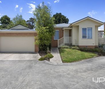 Modern Unit in Popular Suburb - Photo 4