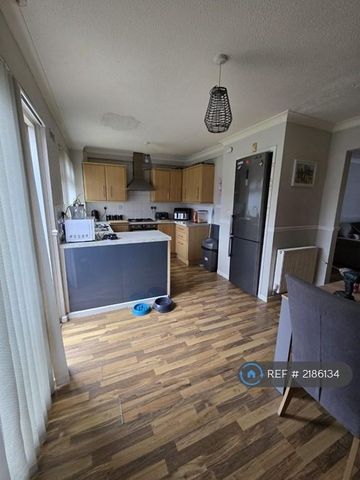 3 bedroom end of terrace house to rent - Photo 5