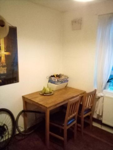 1 bedroom in a flat share to rent - Photo 2