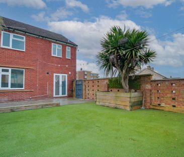 3 bedroom end of terrace house to rent - Photo 5