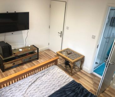 1 Bed Flat, Ravenshurst Avenue, NW4 - Photo 1