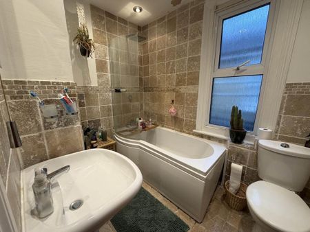 3 bedroom terraced house to rent - Photo 4