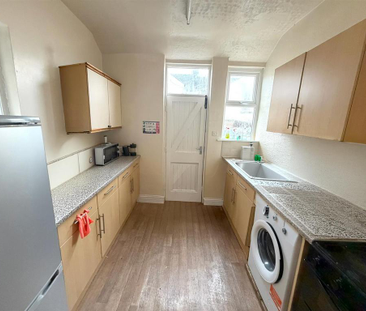 4 bedroom private hall to rent - Photo 4