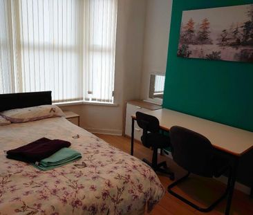 4 bedroom terraced house to rent - Photo 3