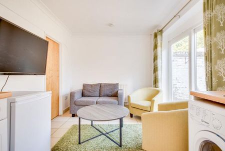 5 bedroom house to rent - Photo 2