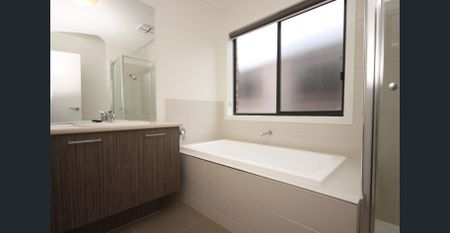 Spacious and light filled family home. - Photo 3