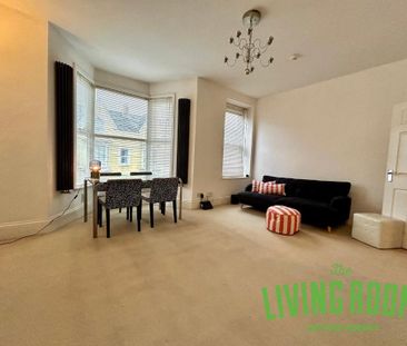3 bedroom flat to rent - Photo 4