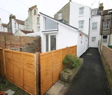 1 bedroom flat to rent - Photo 6