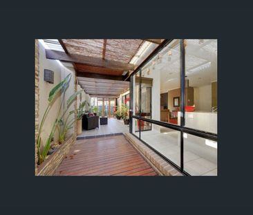 Beautiful family home in a great location ! - Photo 2