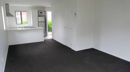 WALTHAM - 2 BED/2 BATH MODERN APARTMENT - Photo 2