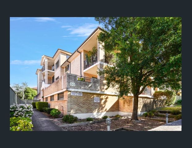 Light and Airy Two Bedroom Apartment in Quiet Location!! - Photo 1